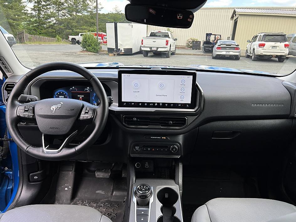 Used 2025 Blue Metallic Ford Badlands image 13