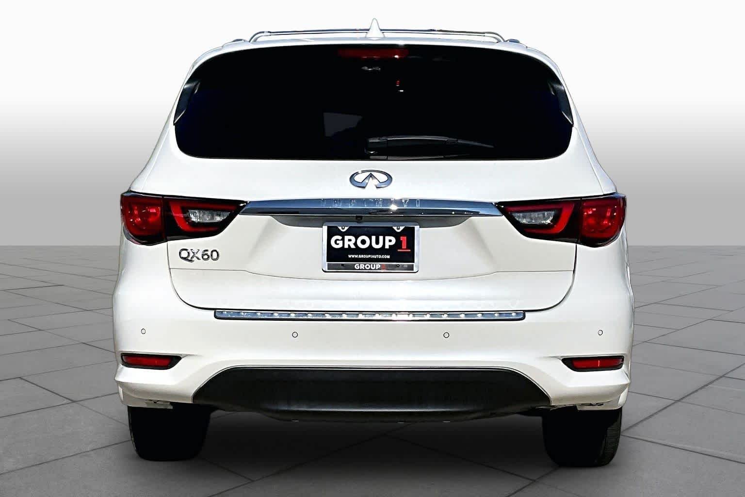 Used 2020 Majestic White INFINITI LUXE image 5