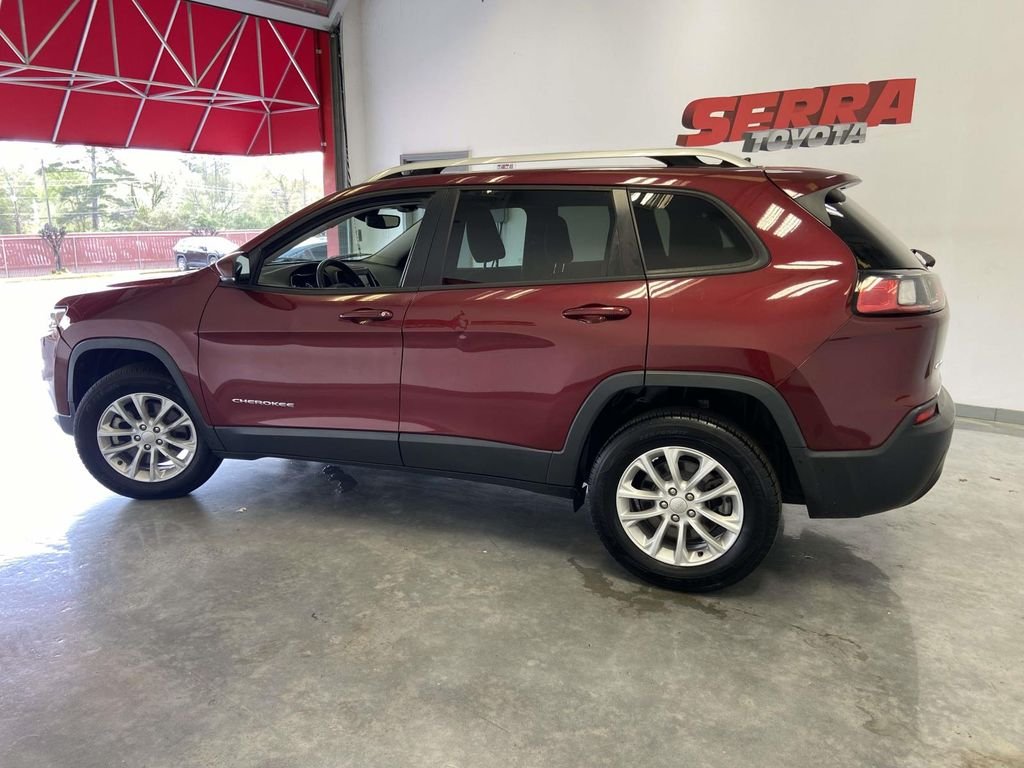 Used 2021 Red Jeep Latitude image 6