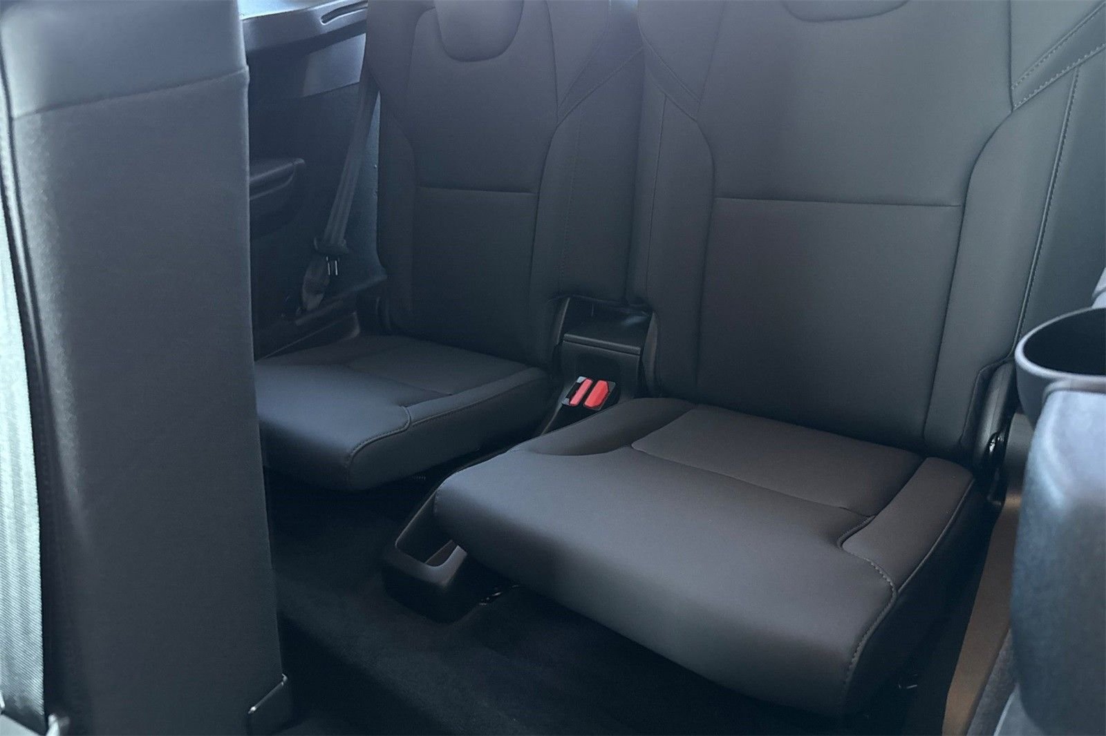 2026 Volvo XC90 Plus - Photo 14