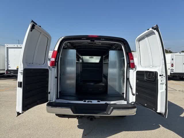 New 2025 Summit White Chevrolet WT image 2