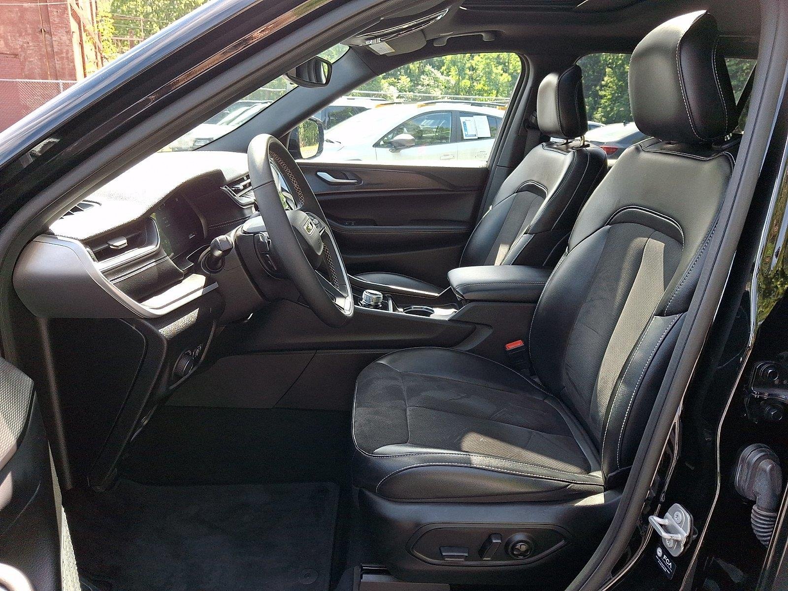 Used 2024 Diamond Black Jeep Altitude X image 14