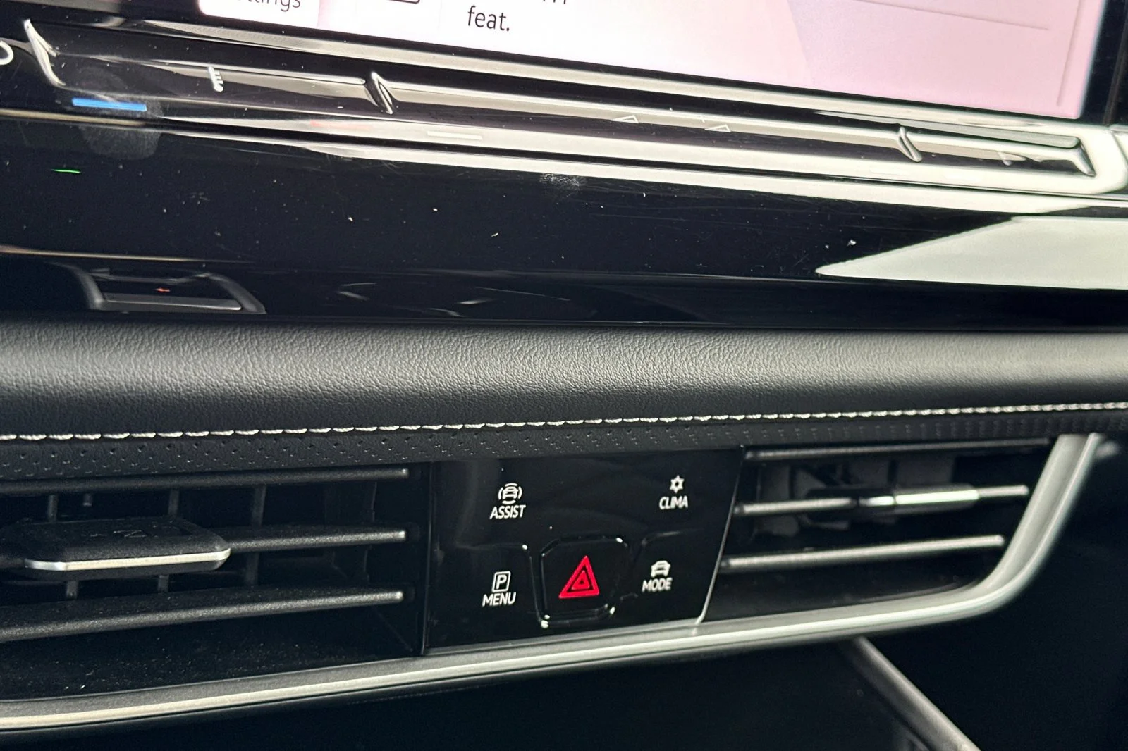 Used 2026  Volkswagen SE w/Technology image 22