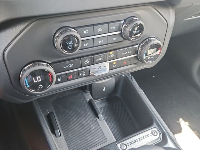 New 2026 Avalanche Gray Ford Outer Banks® image 20