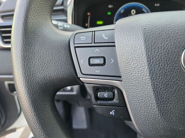 Used 2025 White Toyota LE image 20