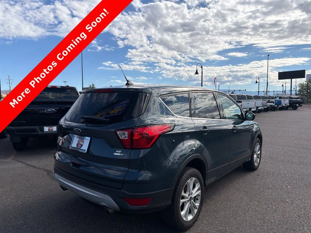 Used 2019 Green Ford SE image 2