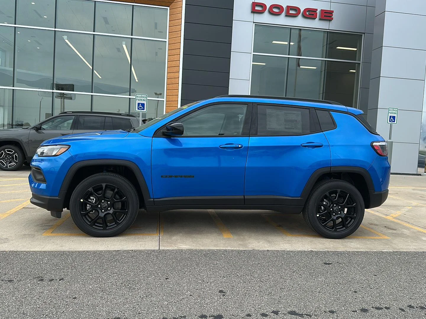 New 2026 Hydro Blue Pearlcoat Jeep Latitude Altitude image 2