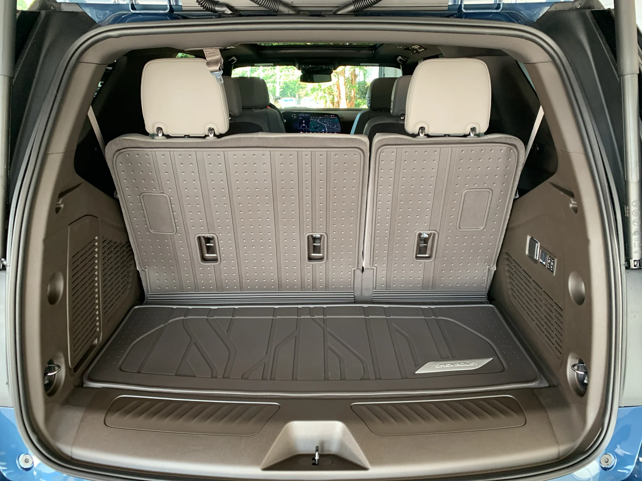 2027 Chevrolet Tahoe LT - Photo 10