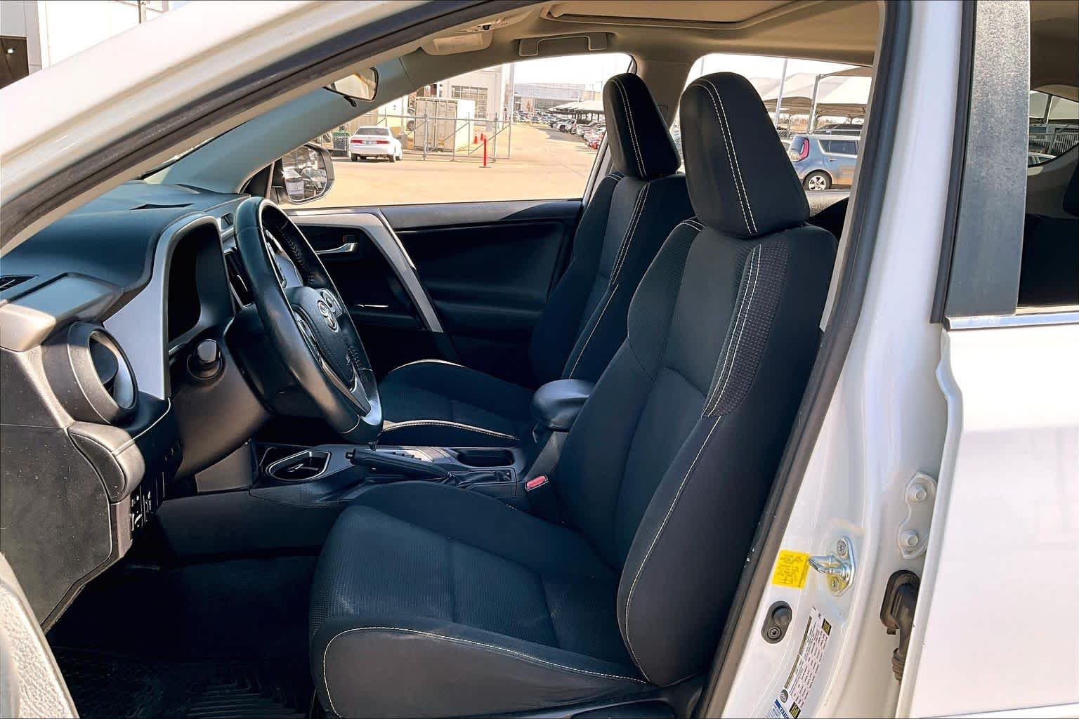 Used 2016 Super White Toyota XLE image 8