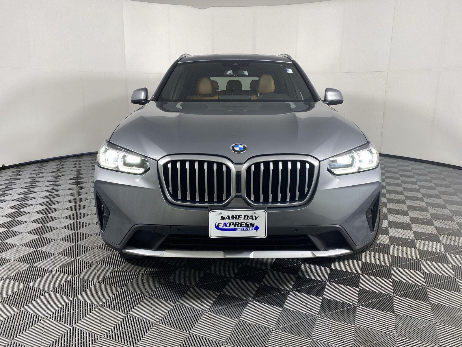 Used 2023 Skyscraper Gray Metallic BMW xDrive30i image 2