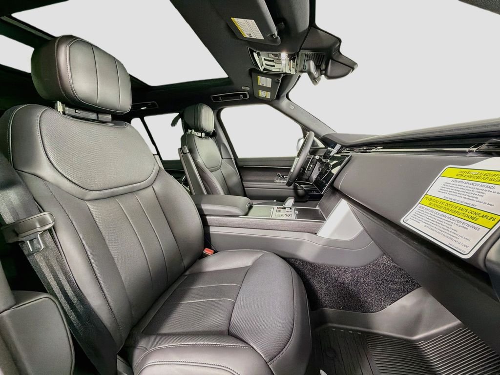New 2027 Fuji White Land Rover SE image 30