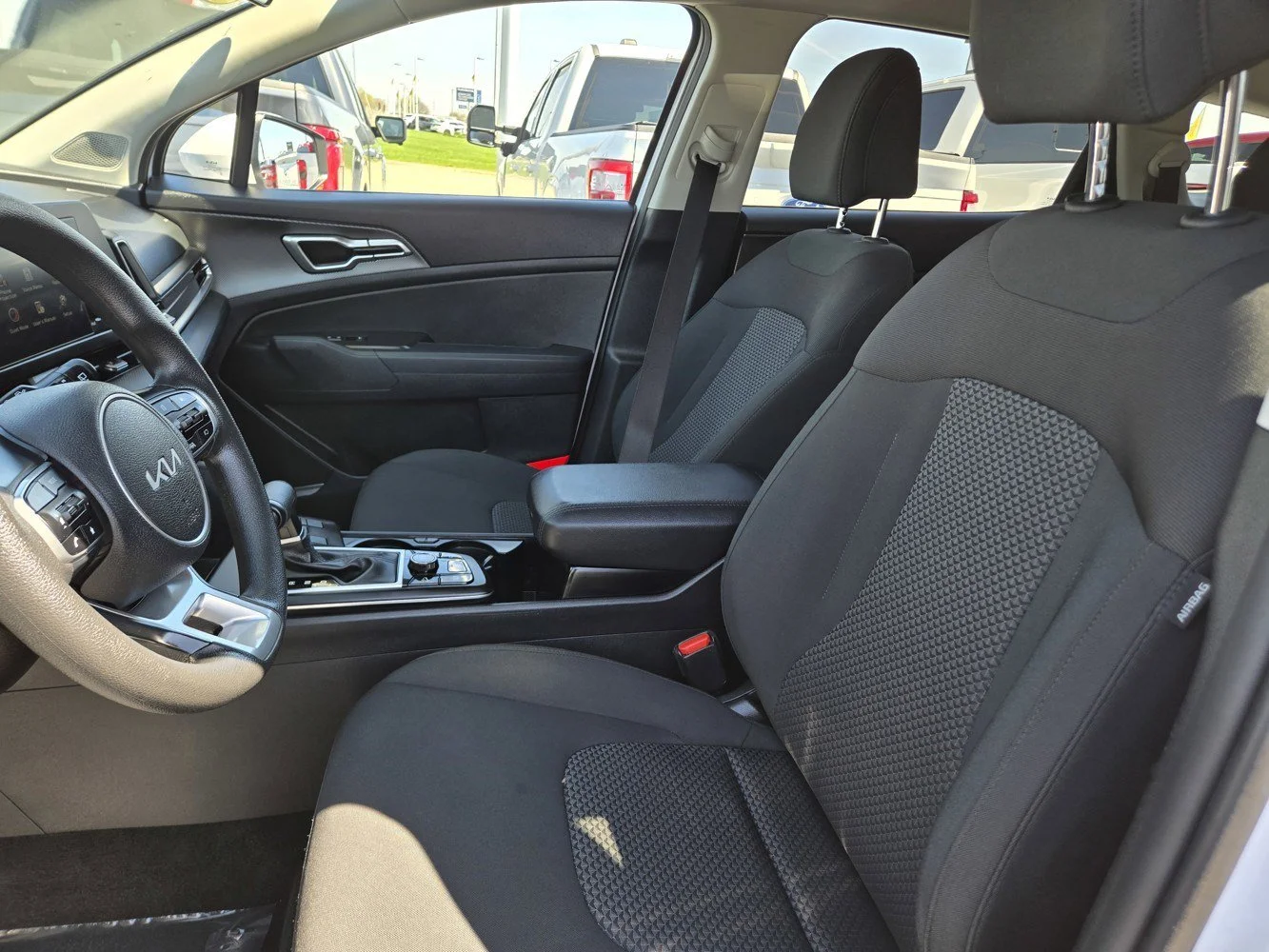 Used 2025 Glacial White Pearl Kia LX image 25