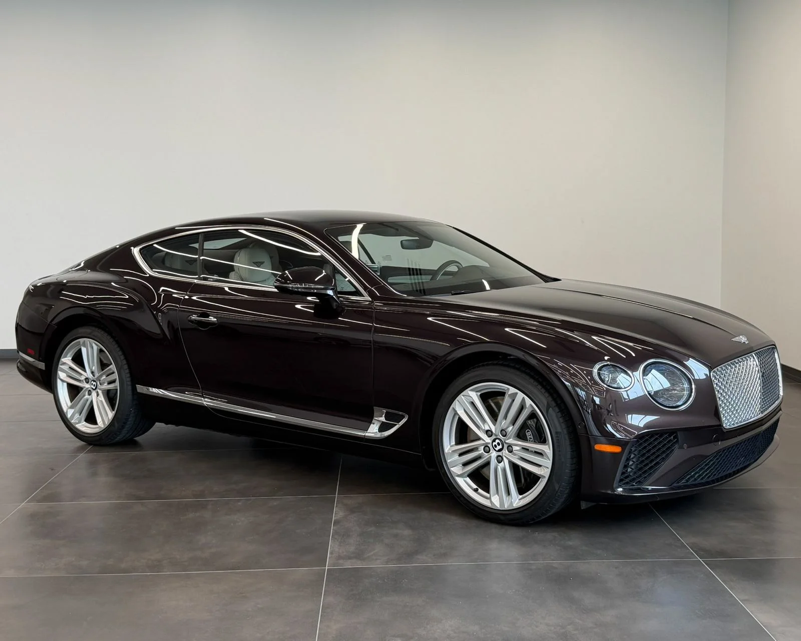 Used 2023 Brown Bentley V8 image 1