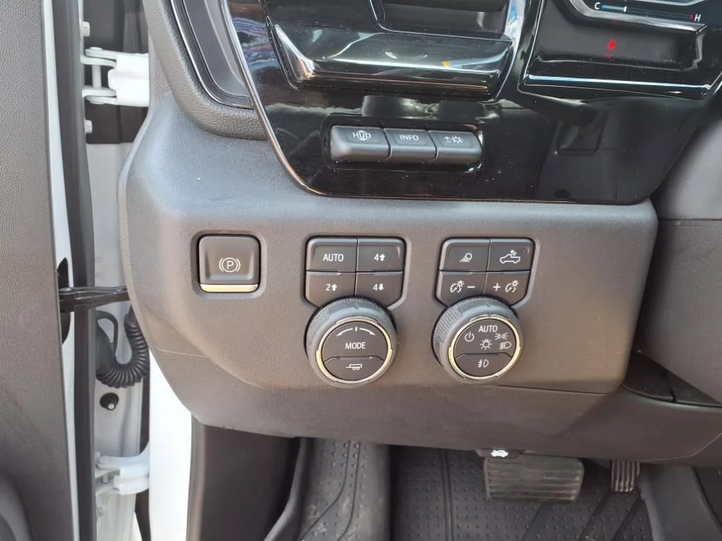 2023 Chevrolet Silverado 1500 ZR2 - Photo 23