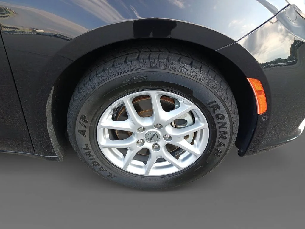 Used 2022 Black Chrysler Touring L image 16