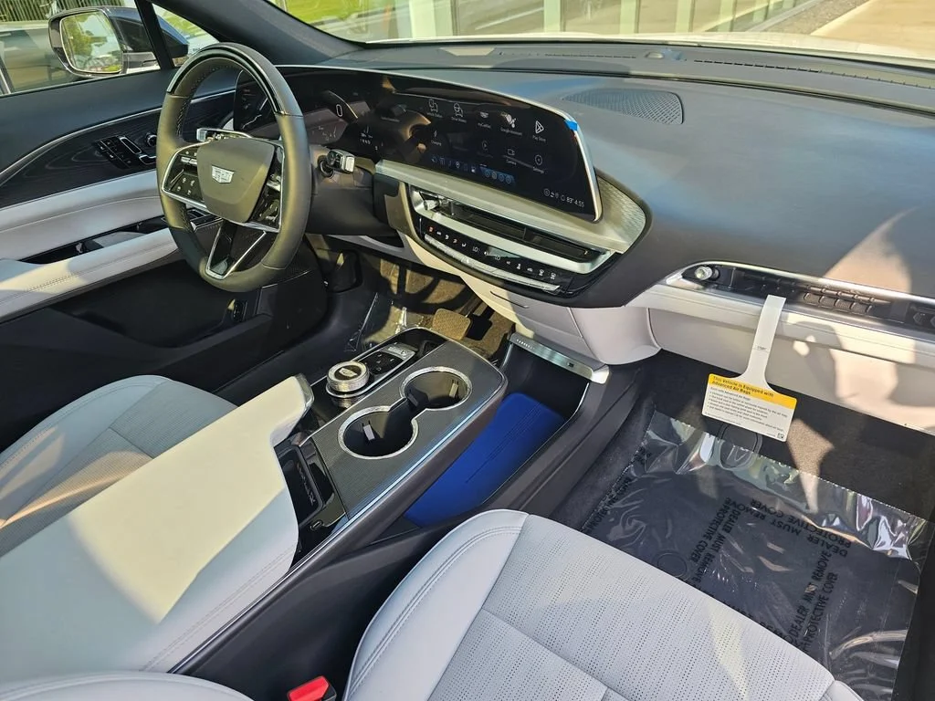 2026 Cadillac LYRIQ Luxury - Photo 10
