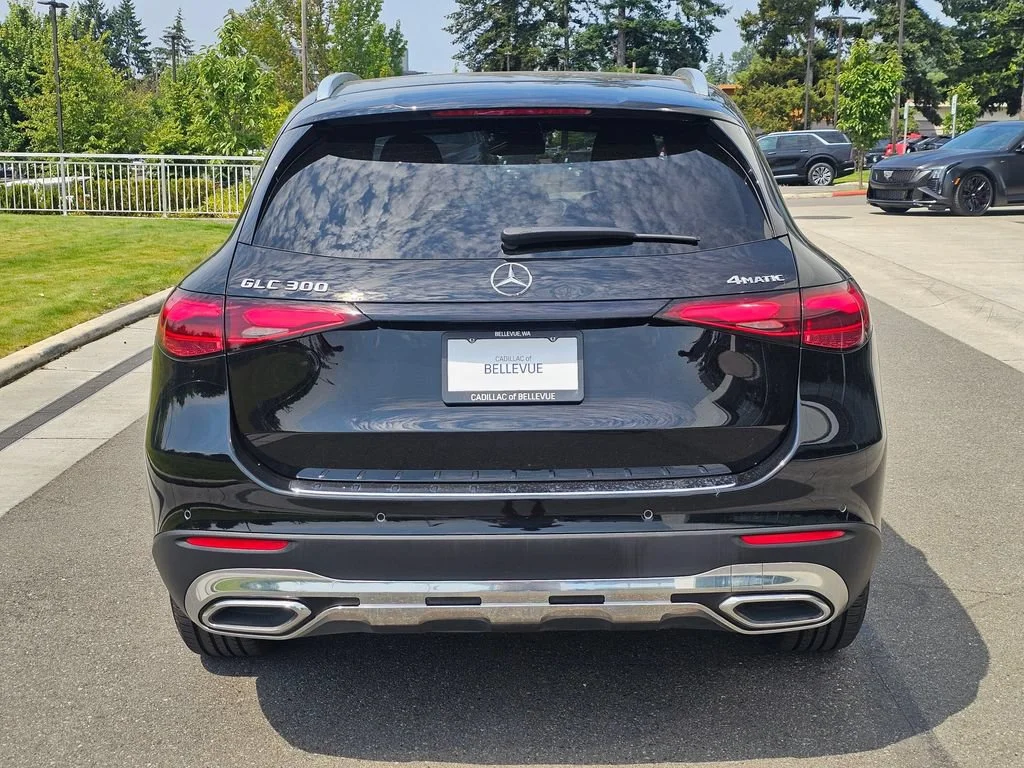 Used 2023  Mercedes-Benz GLC 300 image 4