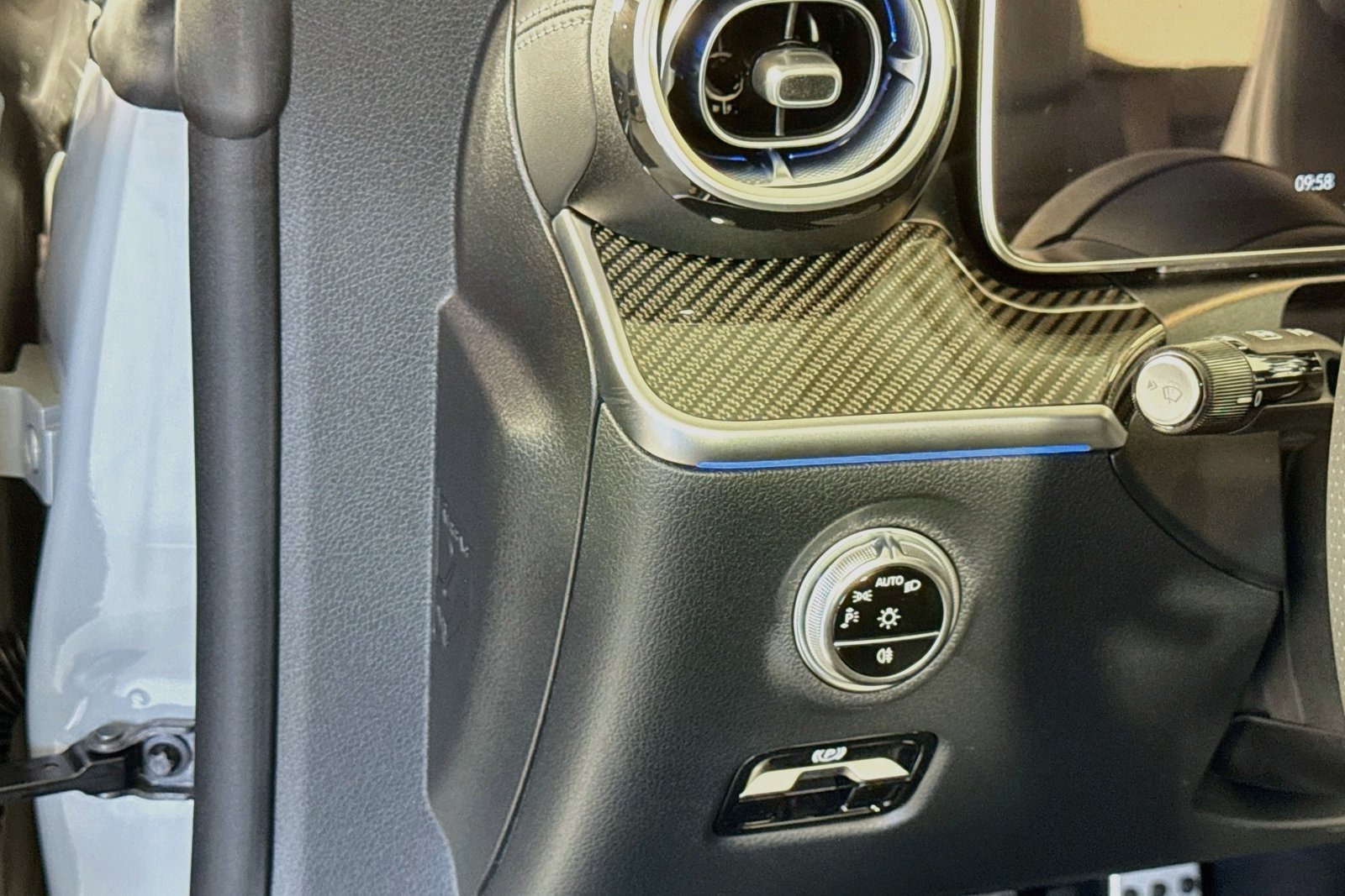 New 2027 MANUFAKTUR Alpine Grey Mercedes-Benz AMG® CLE 53 image 10