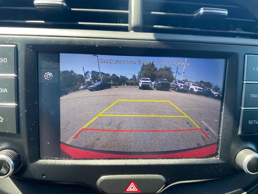 Used 2023 Red Kia LX image 27