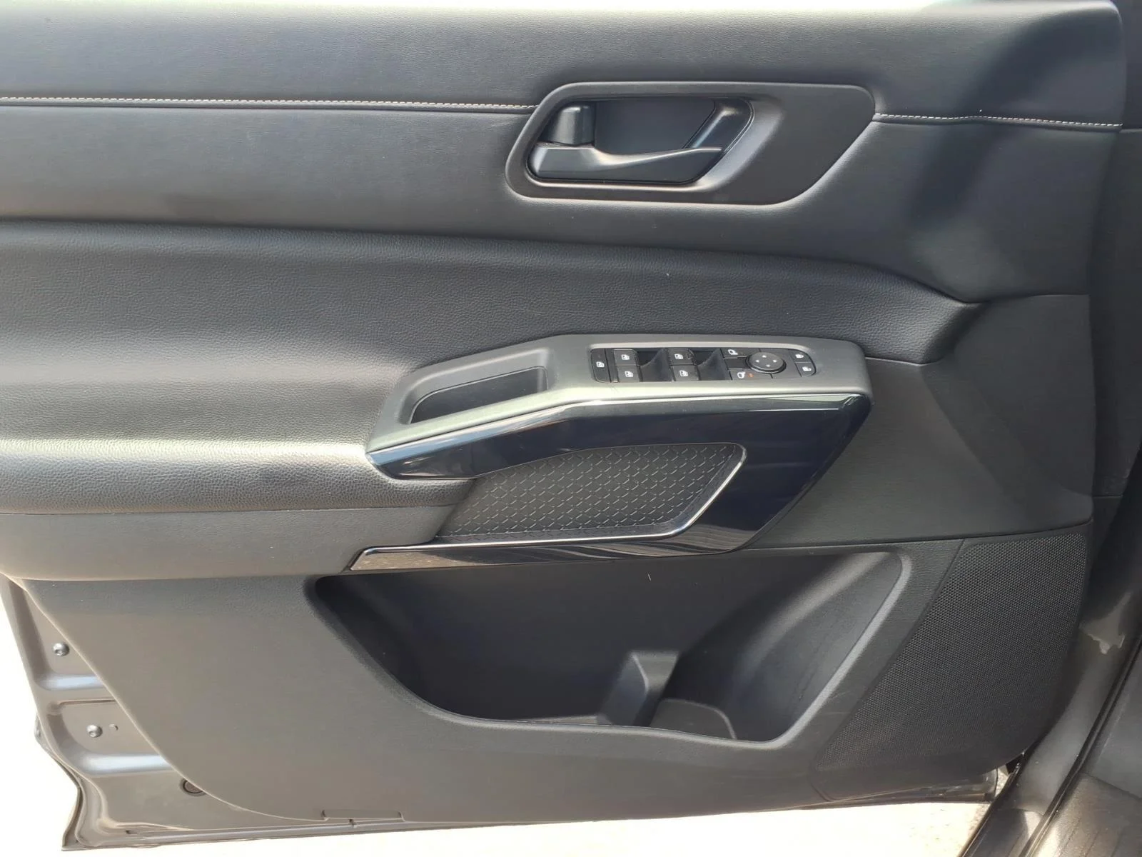 Used 2024 Gun Metallic Nissan SV image 29