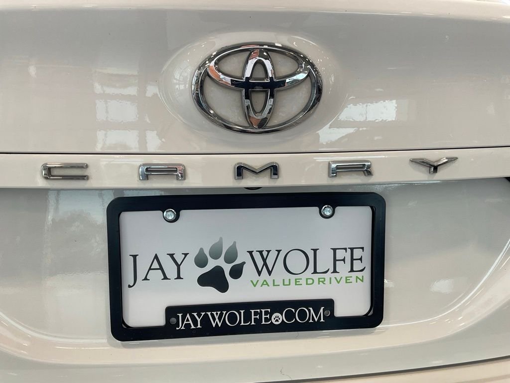 Used 2019 White Toyota LE image 22