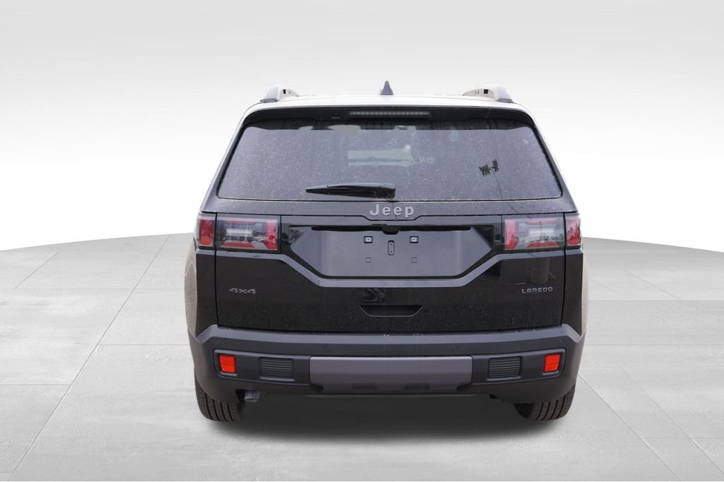 New 2026 Diamond Black Crystal Pearl-Coat Exterior Paint Jeep Laredo image 4