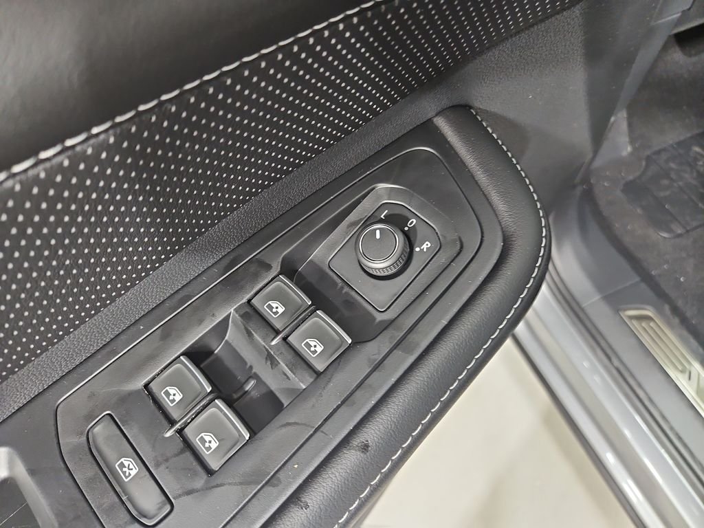 New 2026 Silver Volkswagen SE w/Technology image 11