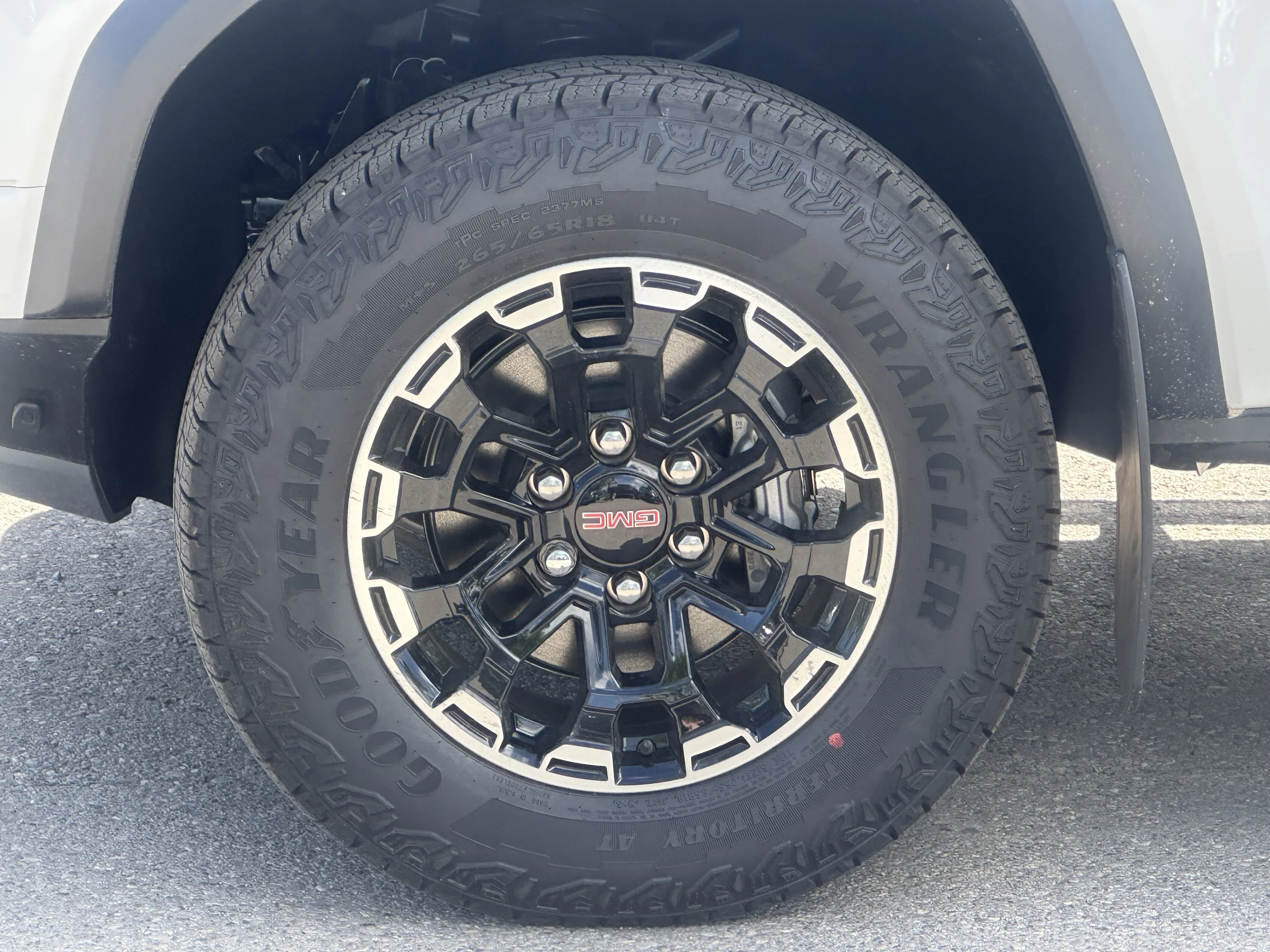 New 2026 Summit White GMC AT4 image 6