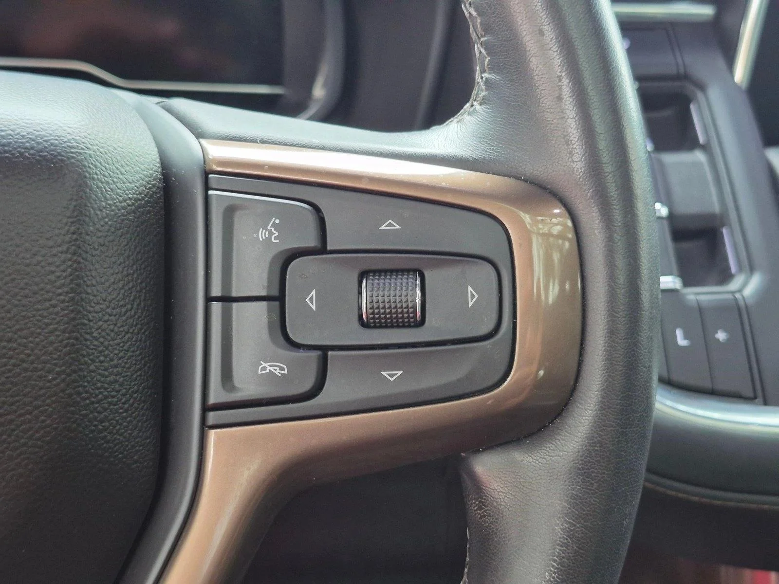 Used 2024 Dark Ash Metallic Chevrolet High Country image 9
