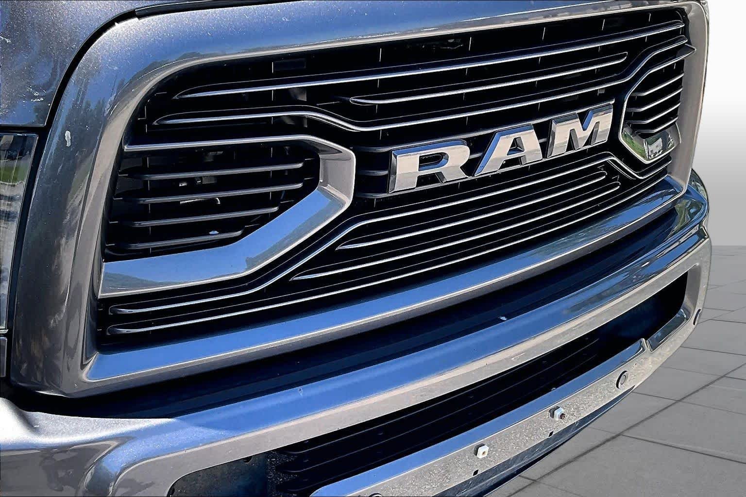 Used 2018 Granite Crystal Metallic Clearcoat Ram Laramie image 29