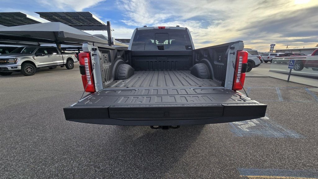New 2026 Avalanche Ford F-350® XLT image 9