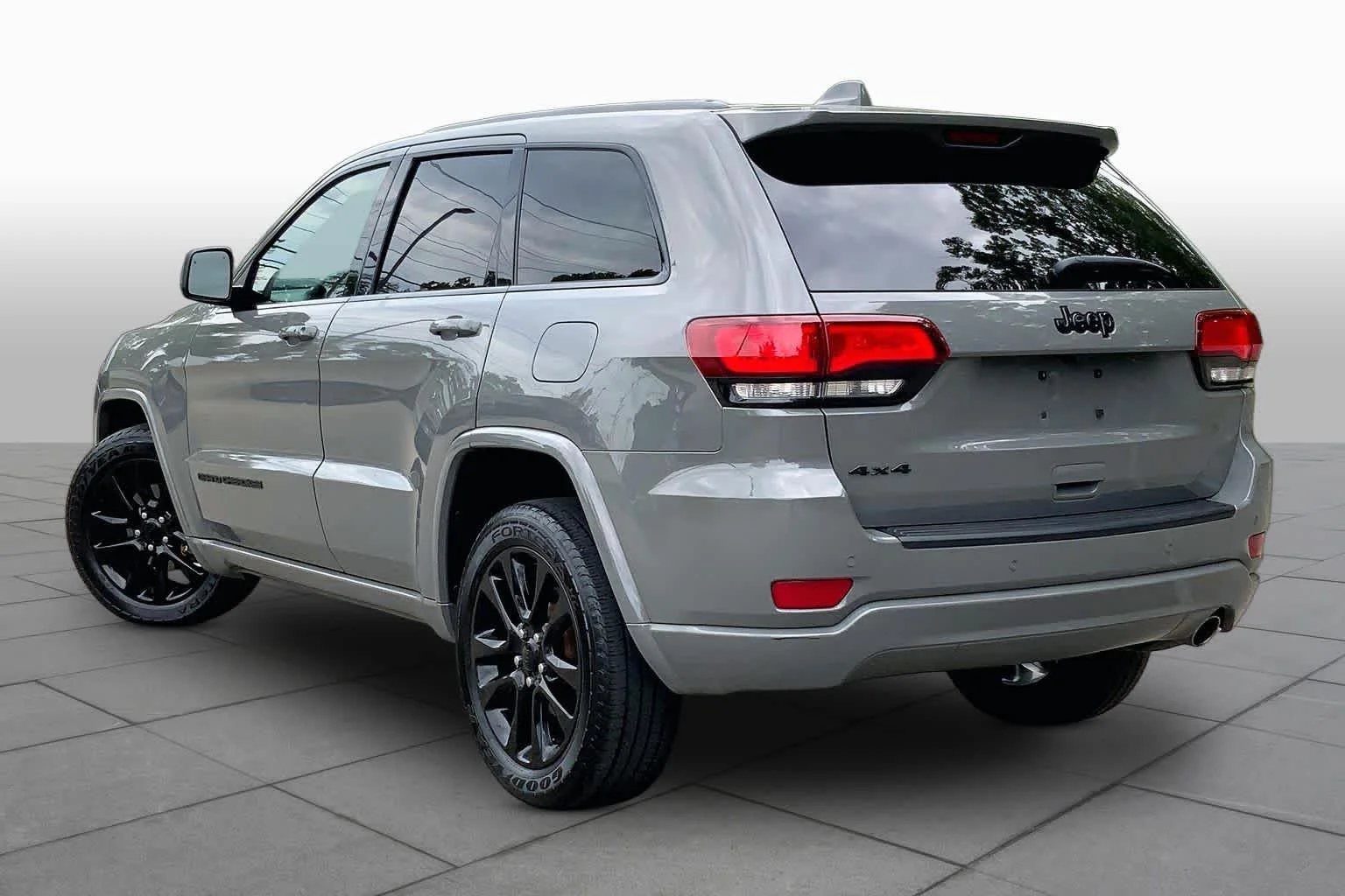 Used 2019 Sting-Gray Clearcoat Jeep Altitude image 12