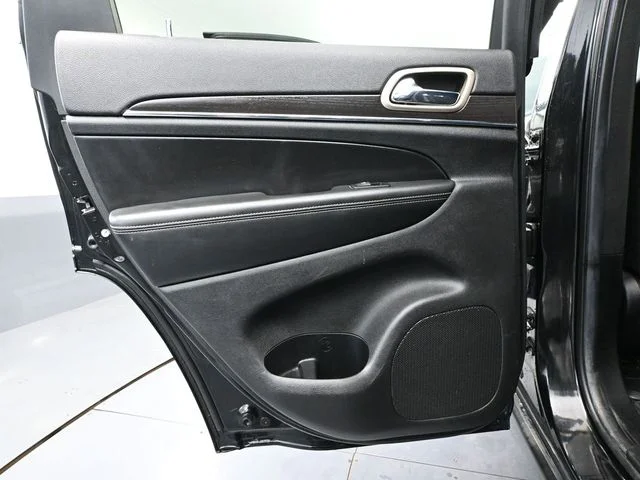 Used 2014 Black Jeep Limited image 35
