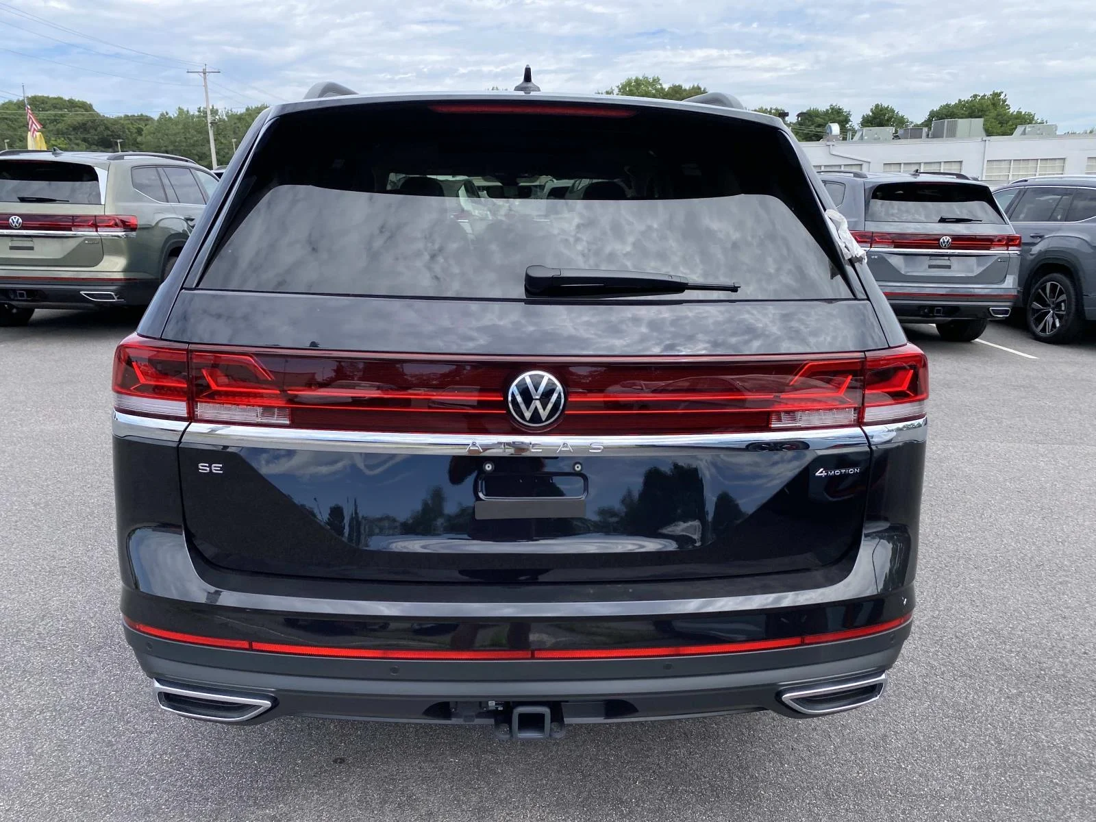 New 2026 Deep Black Pearl Volkswagen 2.0T SE w/Technology 4MOTION image 4