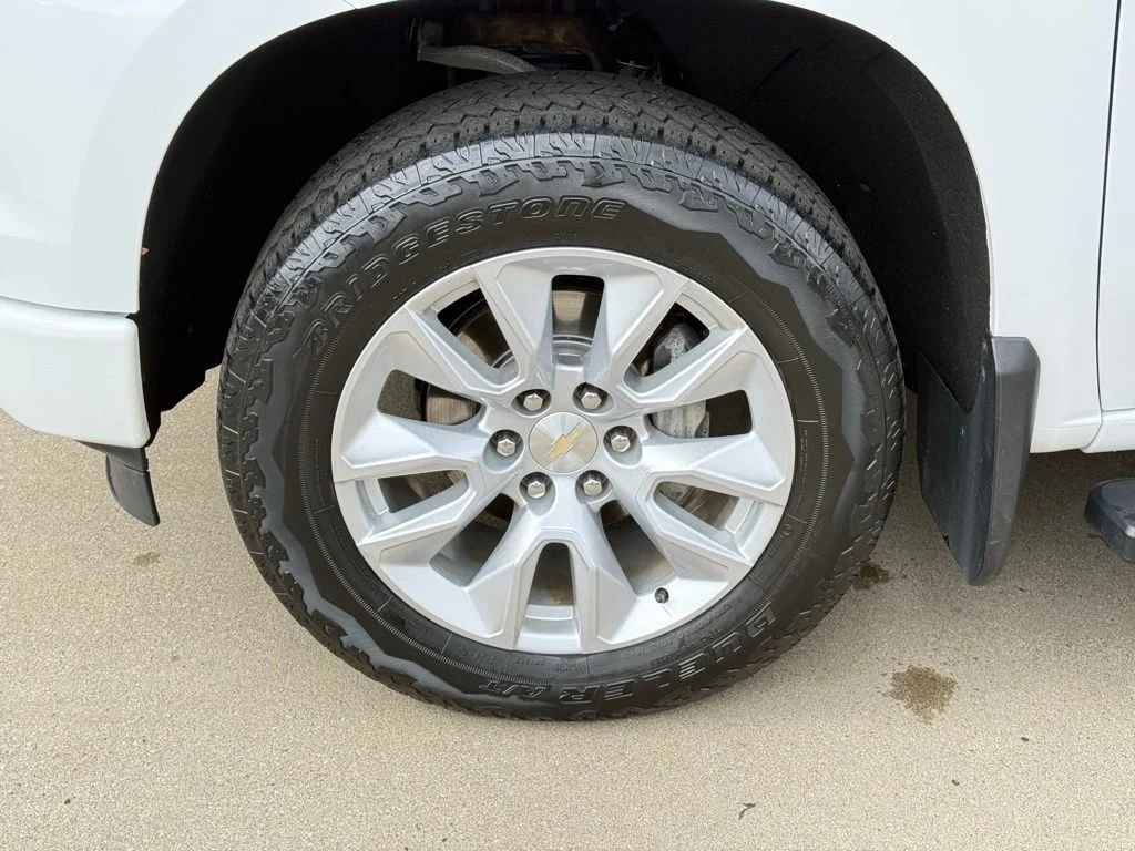 Used 2022  Chevrolet Custom image 20