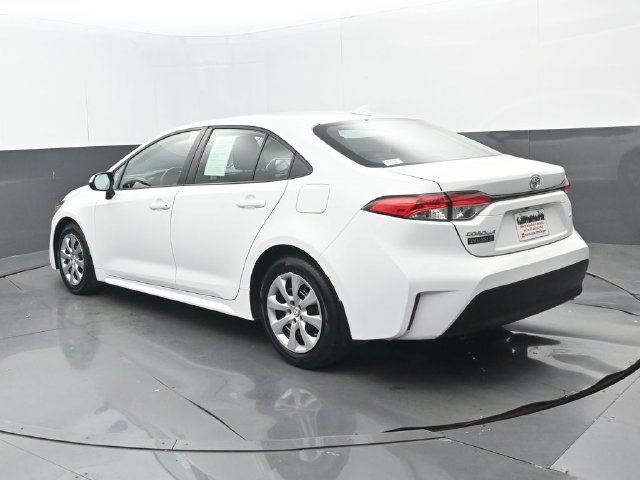 Used 2025 Ice Cap Toyota LE image 3