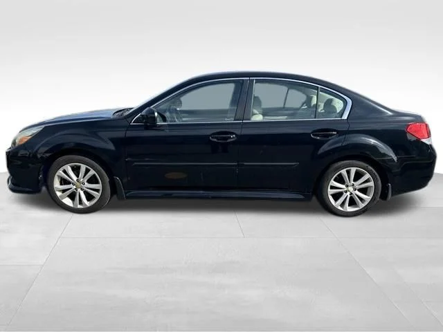 Used 2014 Crystal Black Silica Subaru 2.5i image 10
