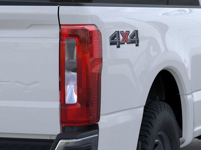 New 2026 Oxford White Ford XL image 21