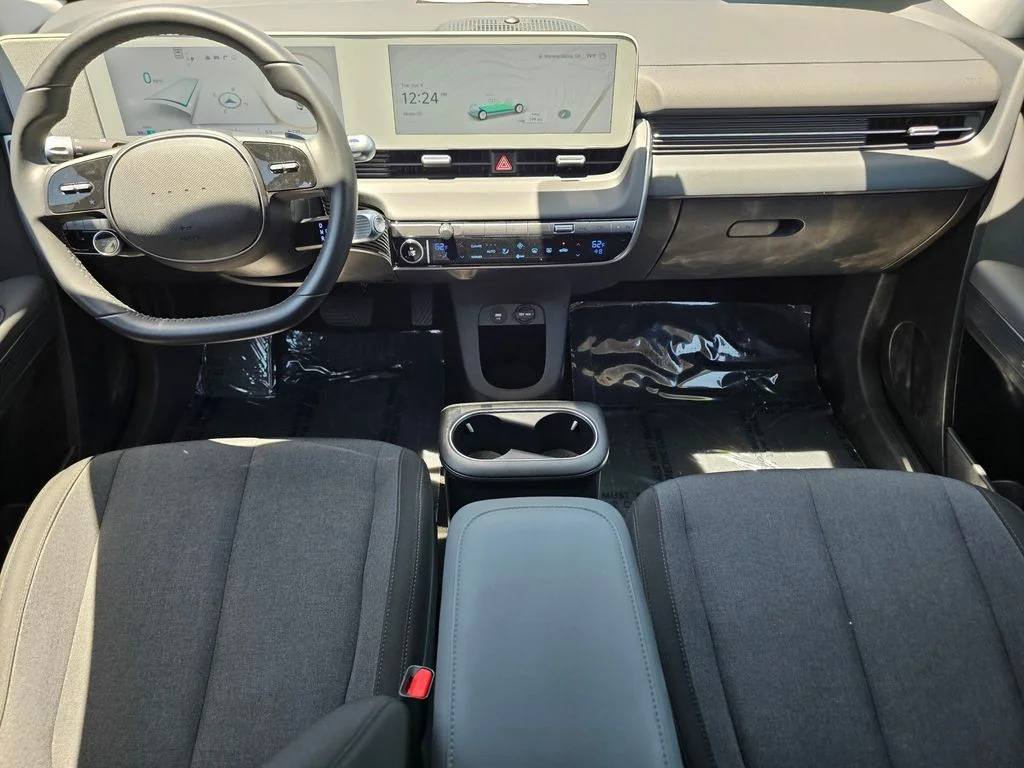 Used 2024 Green Hyundai SE image 21