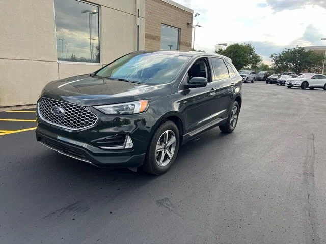 Used 2024 Green Ford SEL image 4