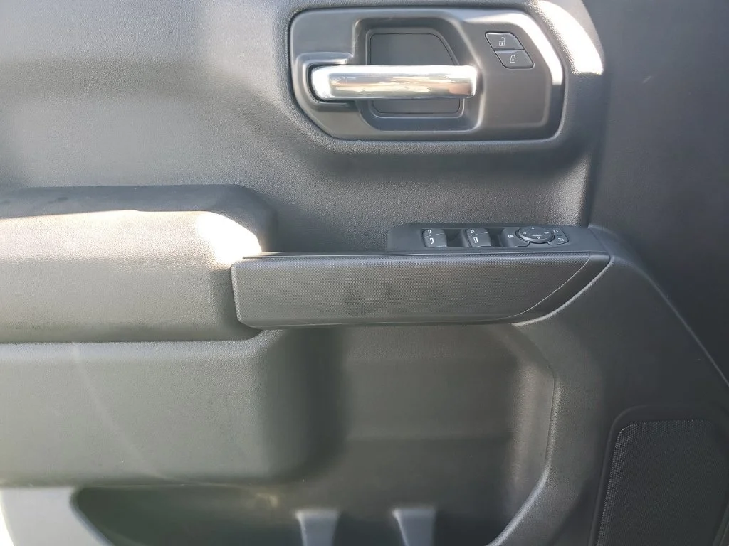 Used 2022 SUMMIT WHITE Chevrolet Custom image 19