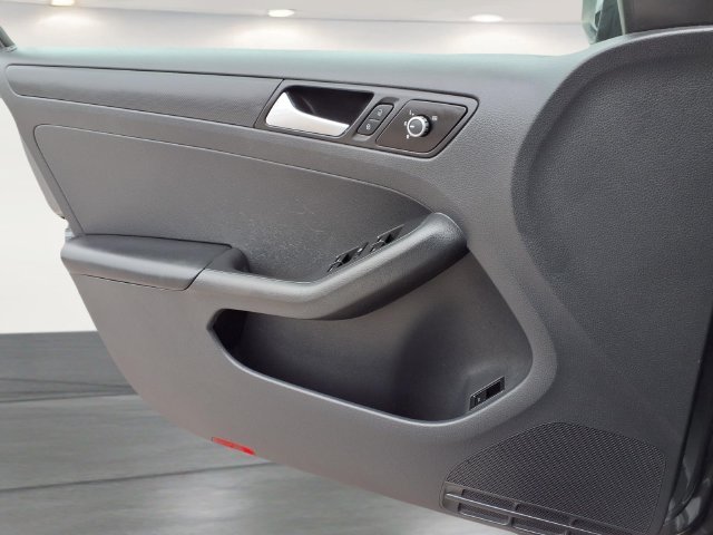 Used 2014 Gray Volkswagen 2.0L S image 12