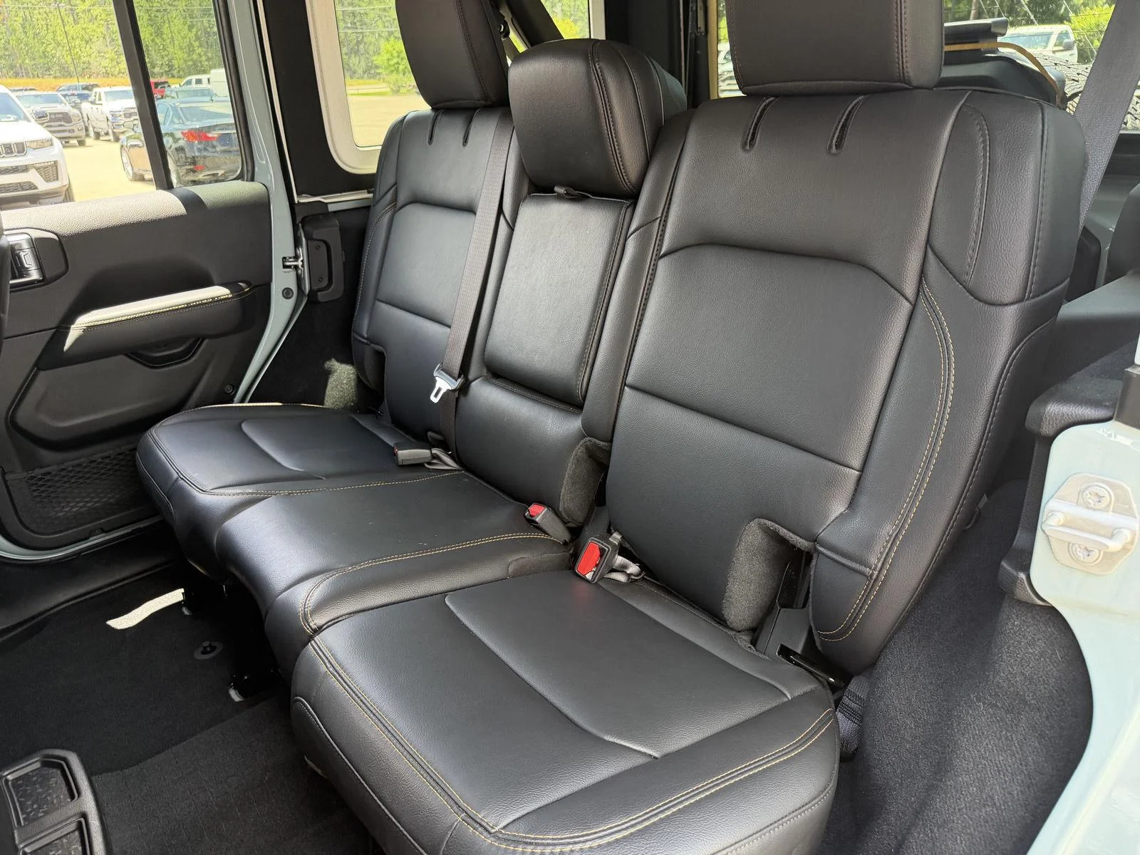Used 2024 Earl Clearcoat Jeep Sahara image 15