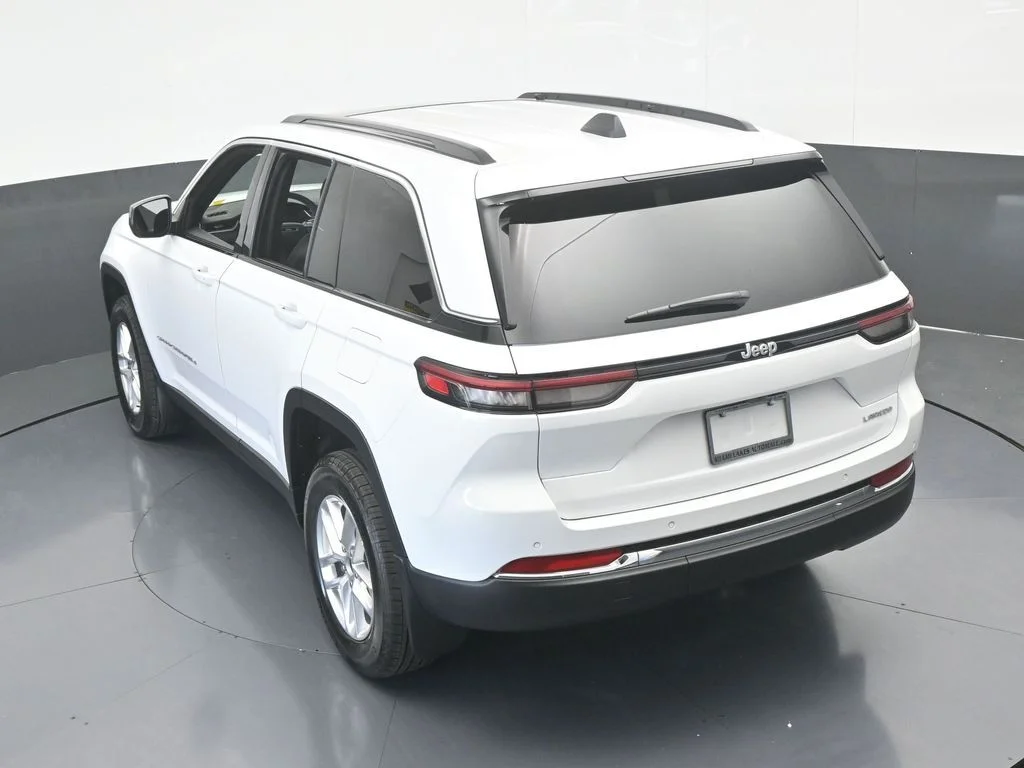 Used 2025 Bright White Clearcoat Jeep Laredo X image 44