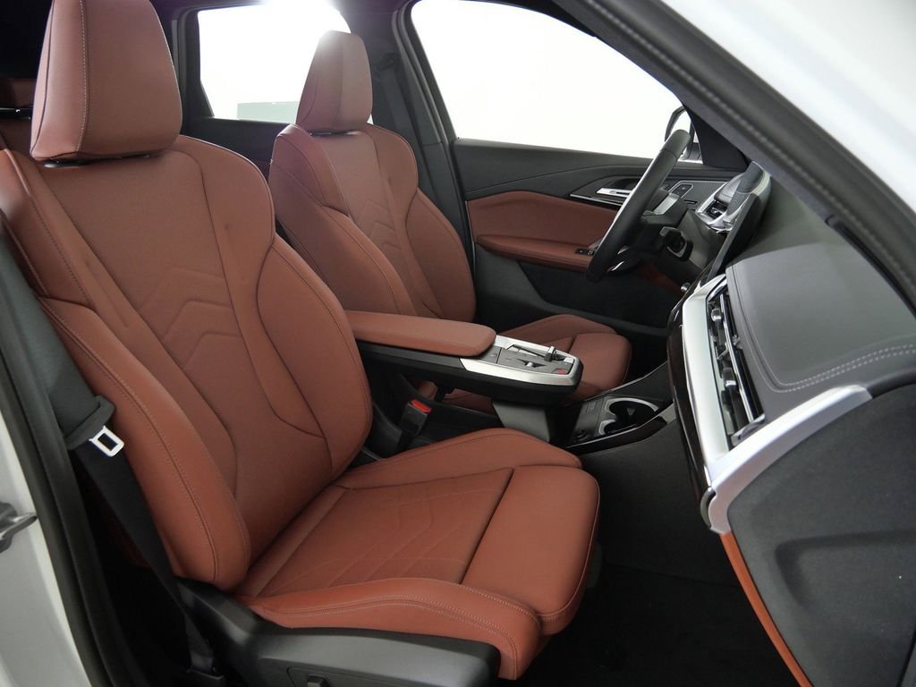 New 2026 Mineral White Metallic BMW xDrive28i image 21