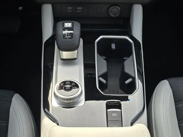 New 2026 White Mitsubishi SE image 9