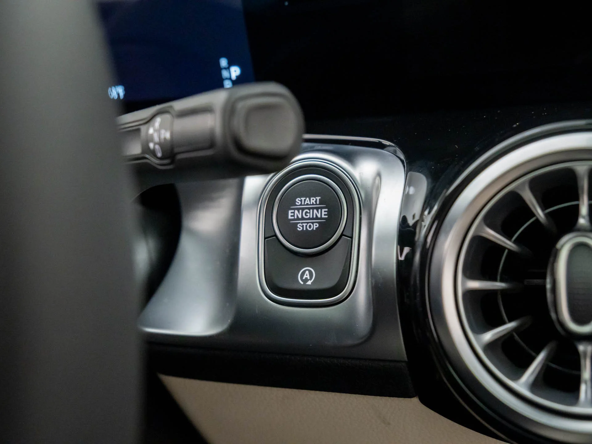 New 2026 White Mercedes-Benz GLB 250 image 21