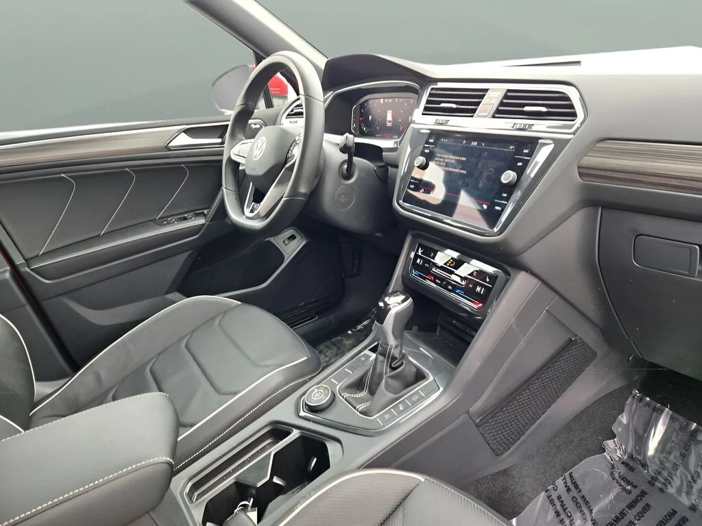 2024 Volkswagen Tiguan SEL R-LINE - Photo 9
