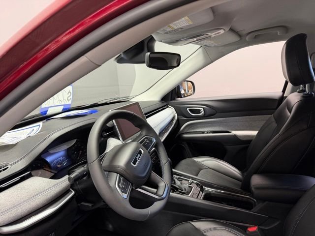 Used 2022 Velvet Jeep Latitude image 17
