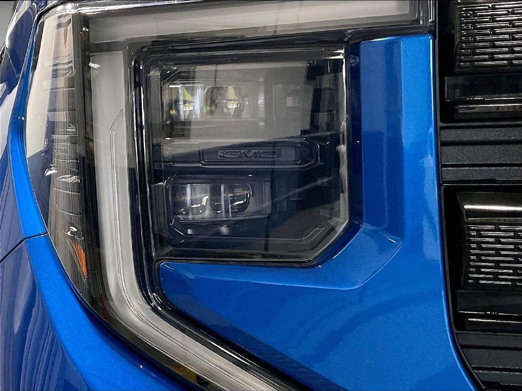 Used 2023 Blue GMC Elevation image 33